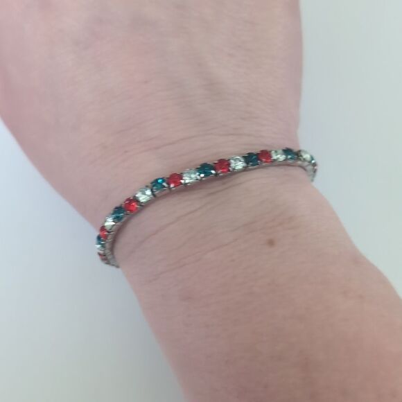 126 Red Green and‎ Crystal Rhinestones Stretch Bracelet - Picture 4 of 5